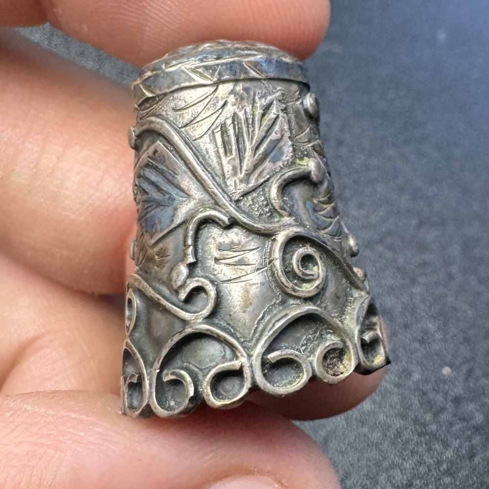 Antique Vintage Ornate Silver Tone Thimble Floral Scroll Sewing Collectible